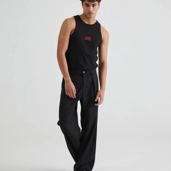 Versatile Black Pleated Pants - Picture 2 of 4